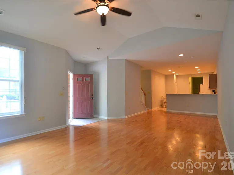 8035 Sultana Cir — Photo 5