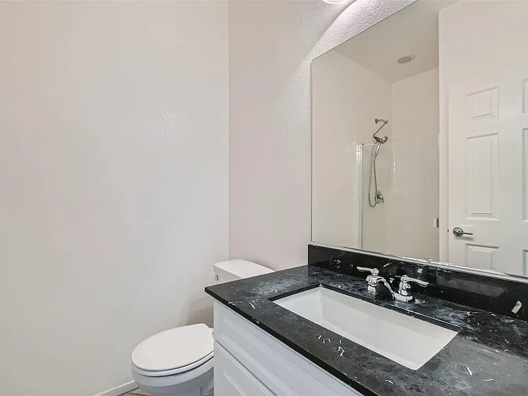 Main level 3/4 bathroom
