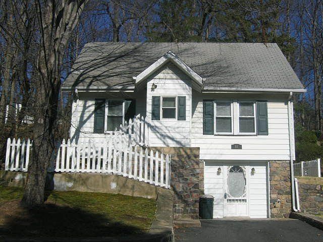 Great White Cape with White Picket Fence!