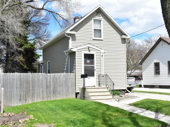 1404 2nd Ave N, Moorhead, MN 56560
