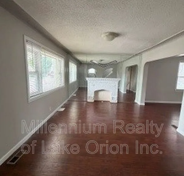 6010 Hartwell St — Photo 2