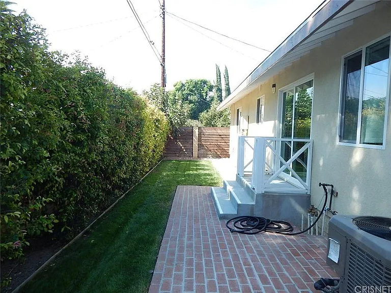 18152 Rayen St — Photo 8
