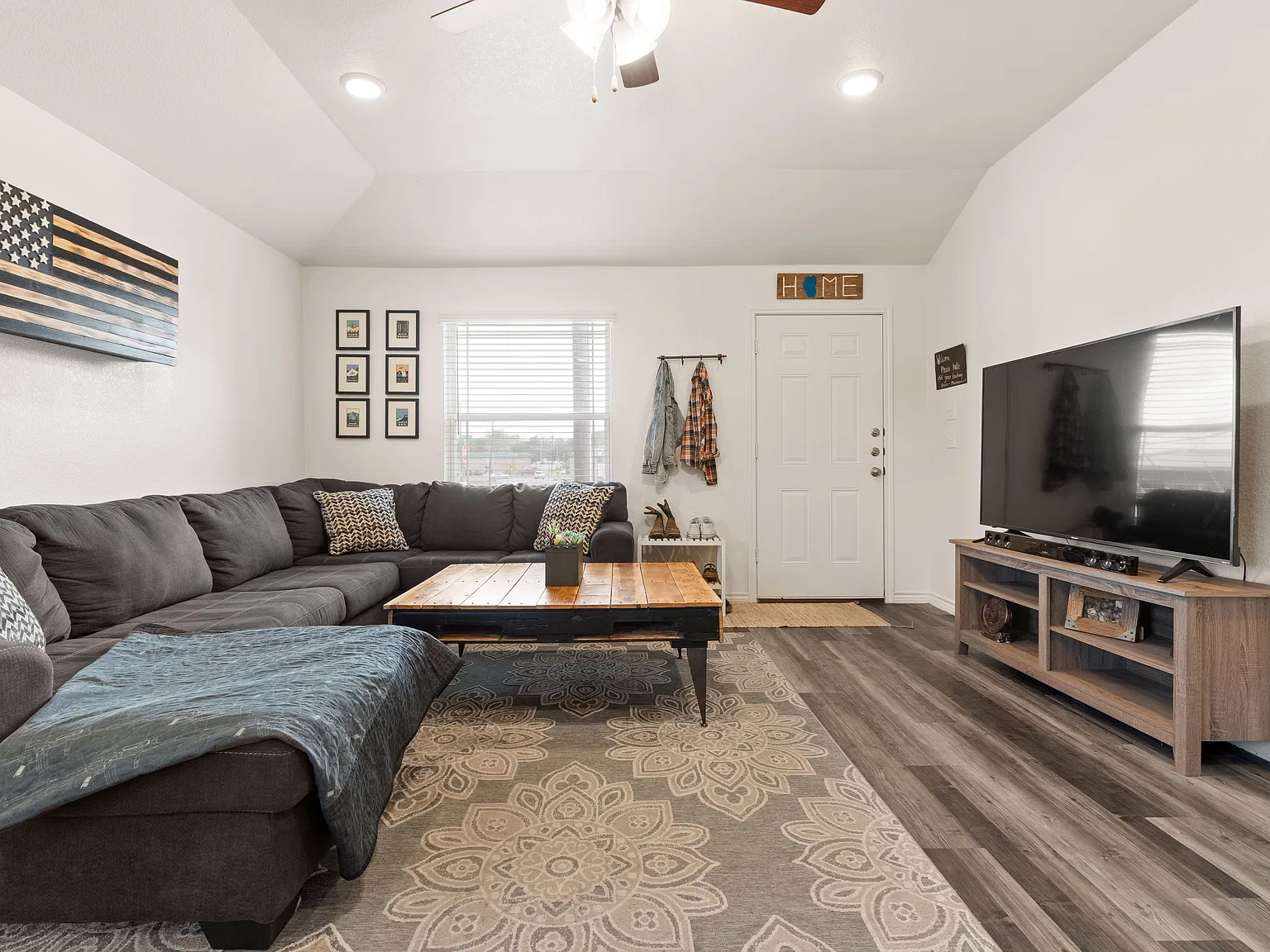 3 bed, 1287 sqft, $1,250 — Photo 2