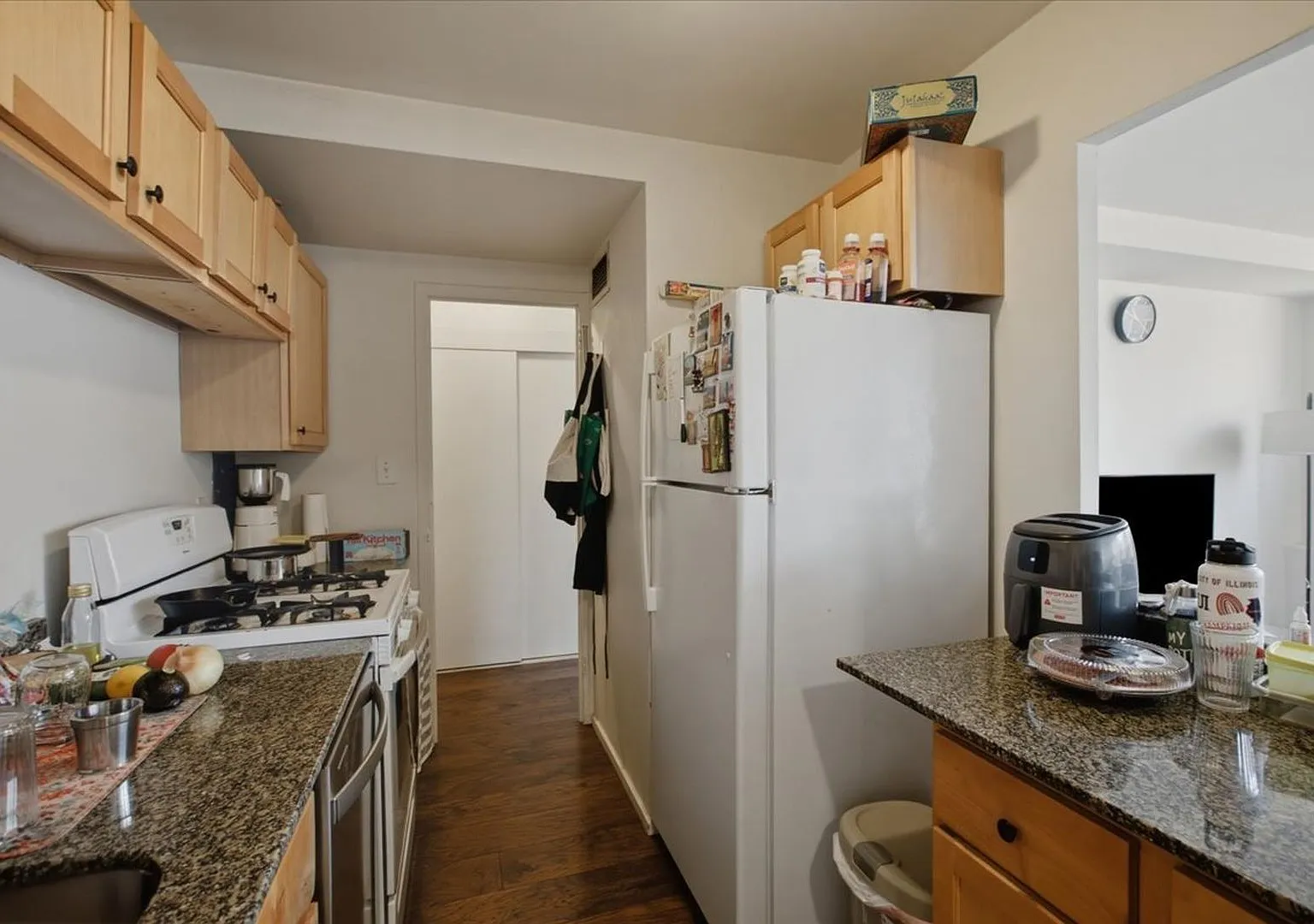 2 bed, 1000 sqft, $2,495 — Photo 2
