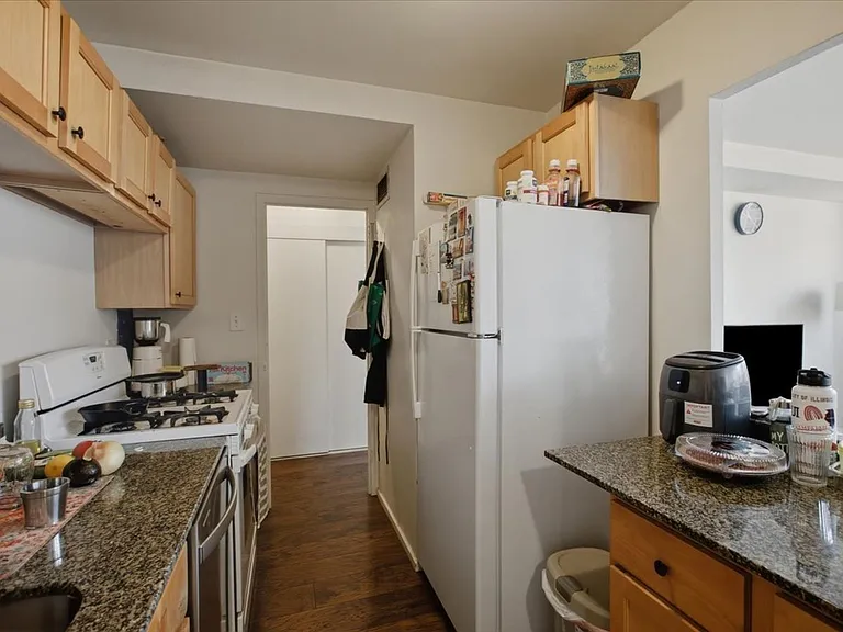3953 N Lake Shore Dr #1 — Photo 2