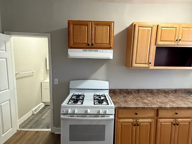 341 Peck St #B — Photo 2