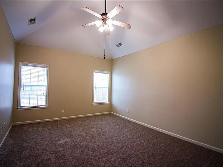 10521 Ashglen Cir S — Photo 15