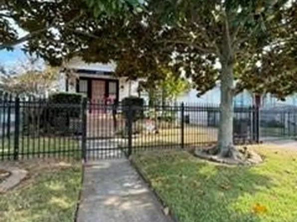 4713 Avenue R, Galveston, TX 77551