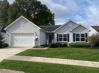 7 Hampton Ct, Olmsted Falls, OH 44138