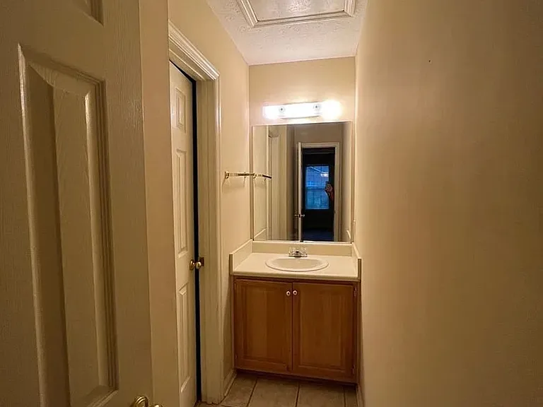 136 Halal Ct — Photo 3