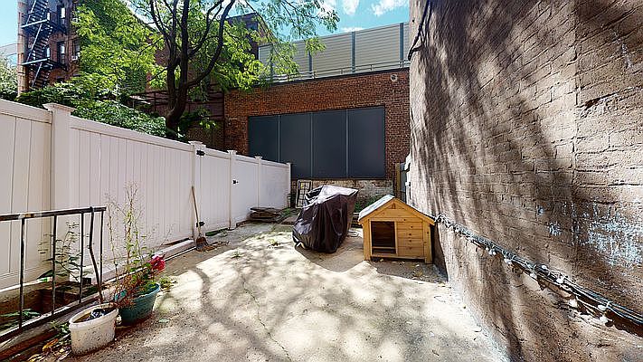 1st image of 538 W 47th St APT D