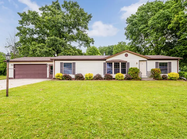 2943 Saint Joseph River Dr, Benton Harbor, MI 49022