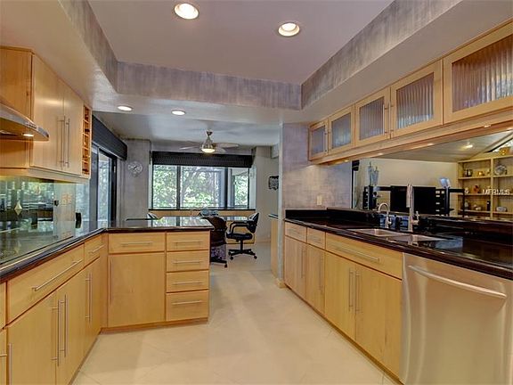 5th image of 3023 Oak Creek Dr N