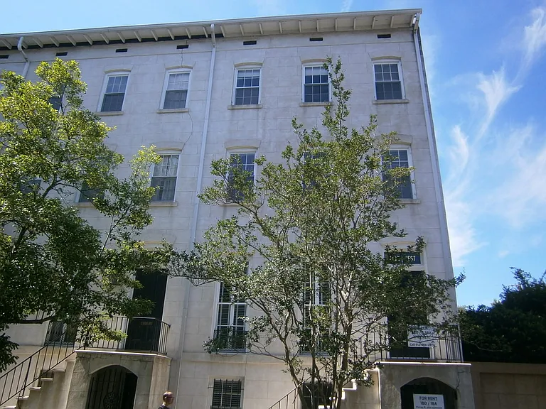 107 W Taylor St — Photo 1