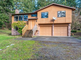 1601 McKinnon Dr, Oak Harbor, WA 98277