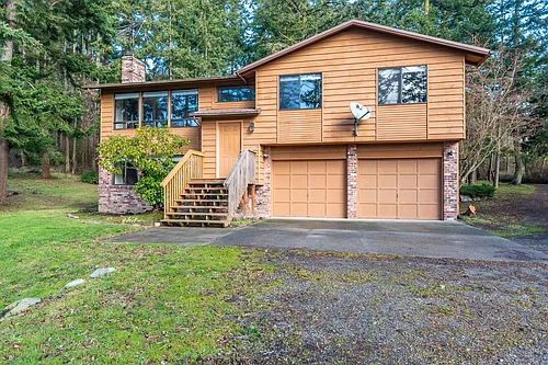 1601 McKinnon Dr Photo 1