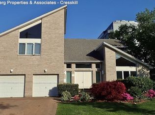 2 8th St, Englewood Cliffs, NJ 07632