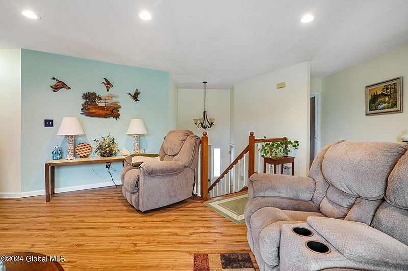 4th image of 120 Canterbury Drive