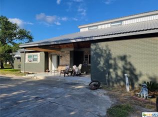 1761 E Maxwell Ditch Rd, Port lavaca, TX 77979