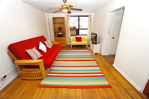 Sold by Bizzarro Agency | media 22