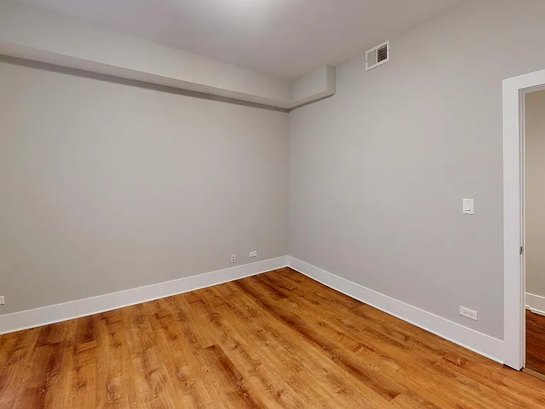 1027 E Hyde Park Blvd #1 — Photo 12