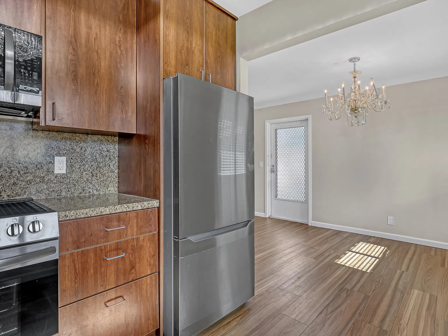 2 bed, 2.0 bath, 880 sqft, $1,500 — Photo 3