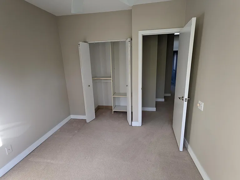 1208 W Fletcher St — Photo 18