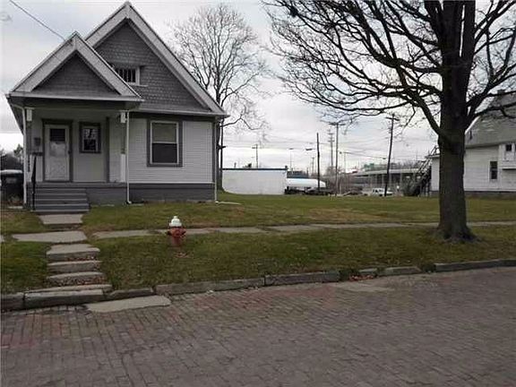 2nd image of 3429 Gladstone Ave