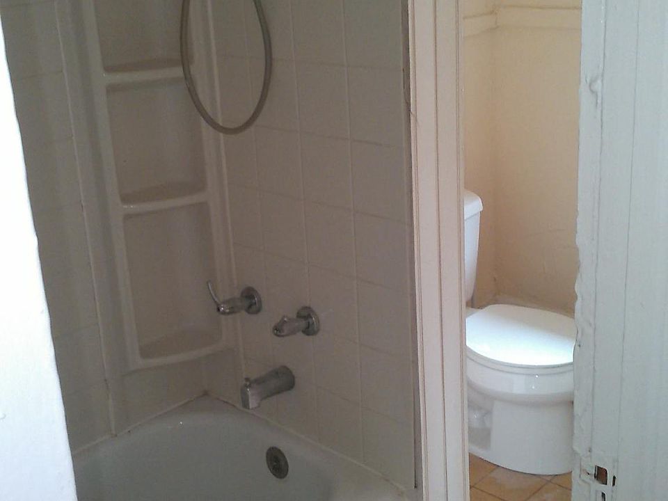 2nd image of 1000 NW 21st St APT 3