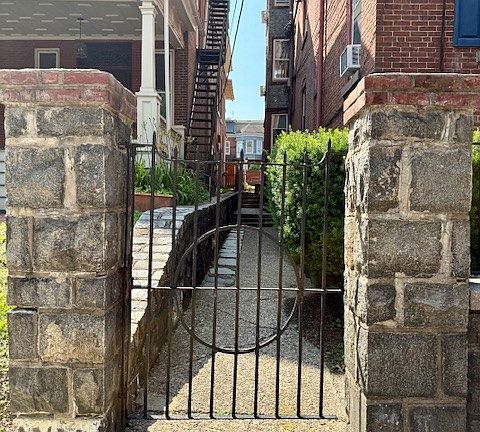 2nd image of 1303 N Franklin St #8