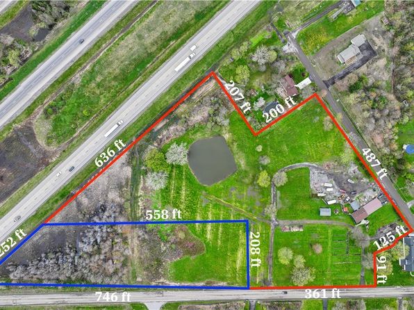 2572 Lakeview Rd, Lake View, NY 14085