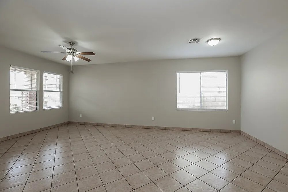 3 bed, 2.0 bath, 1278 sqft, $2,730 — Photo 4