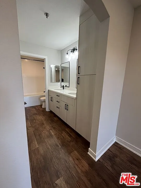 1 bed, 1.0 bath, 800 sqft, $3,835 — Photo 4