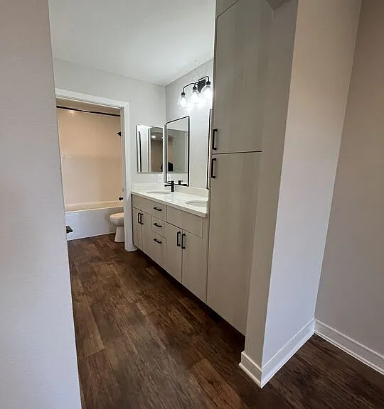 7660 Beverly Blvd #408 — Photo 4