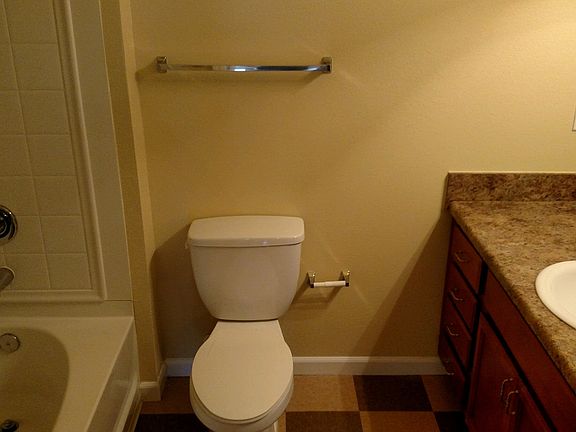 3rd image of 415 Continental Dr