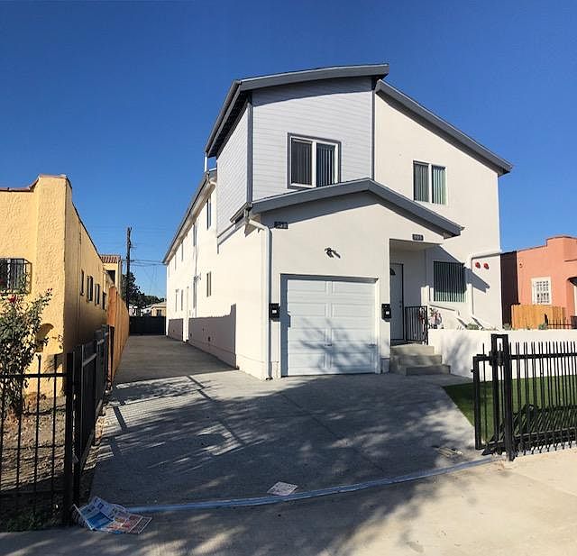 2nd image of 907 E 80th St