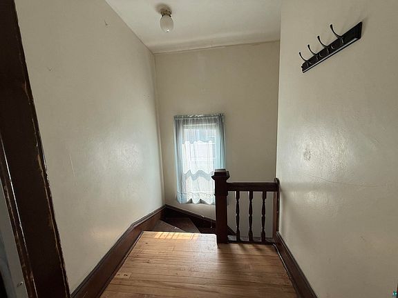 4th image of 1302 W 1st St