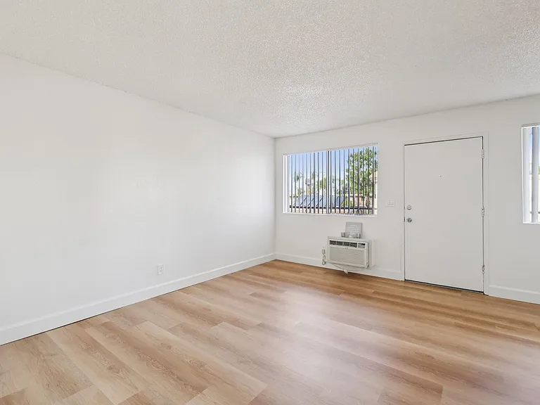 Bella Vista Apartments — Photo 62
