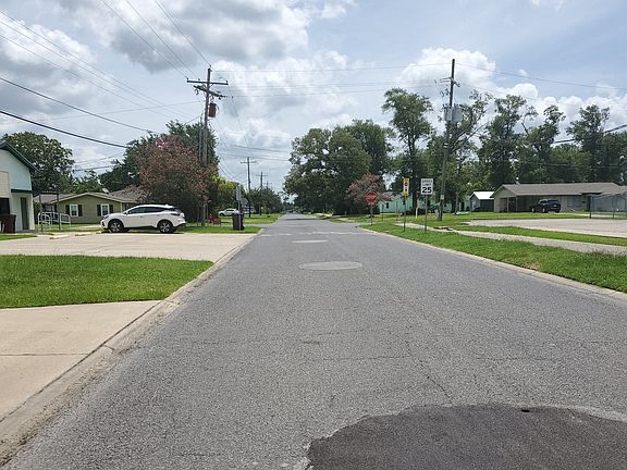 4th image of 1006 Shady Ln