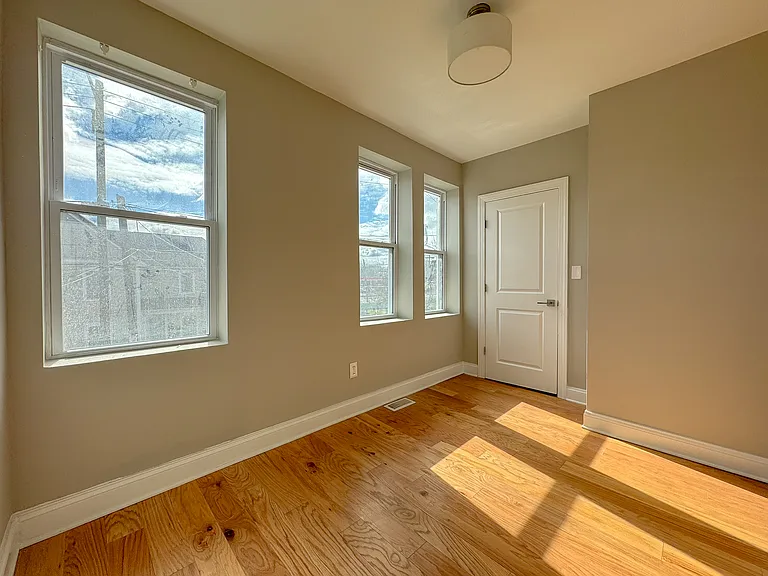 1838 Capitol Ave NE — Photo 17