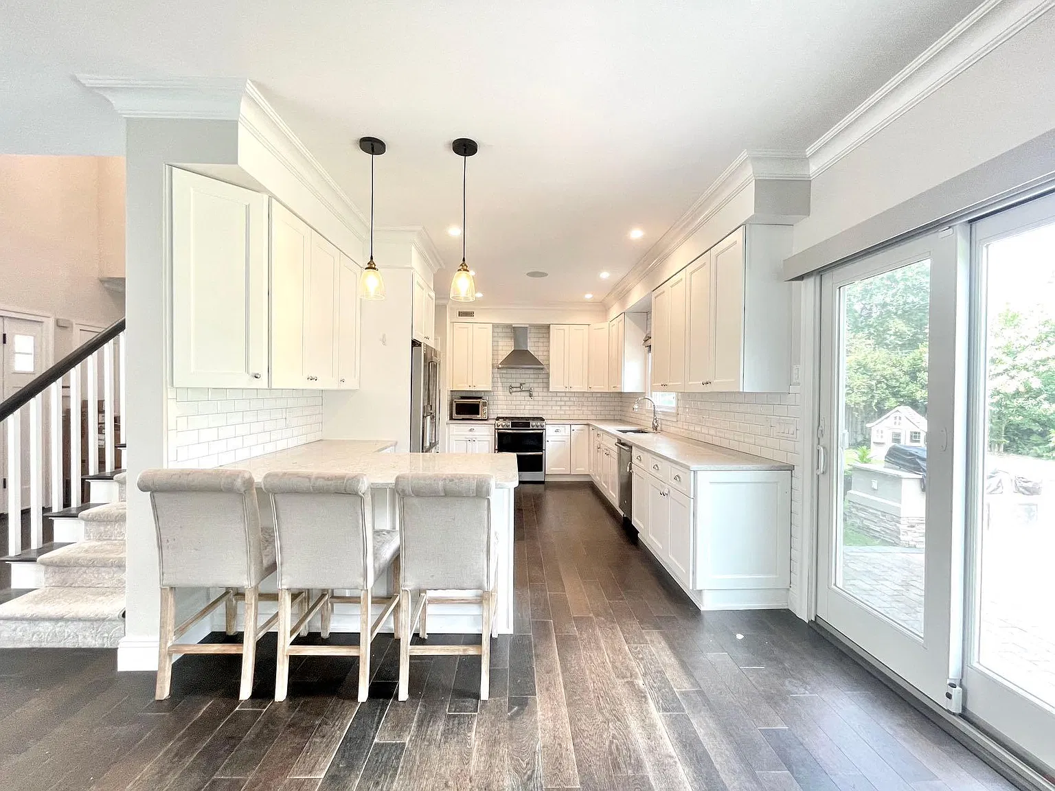 5 bed, 3.5 bath, 2500 sqft, $6,000 — Photo 3