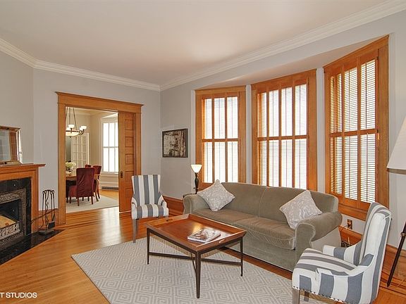 3rd image of 555 Ashland Ave