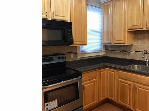 4th image of 842 Scattergood St