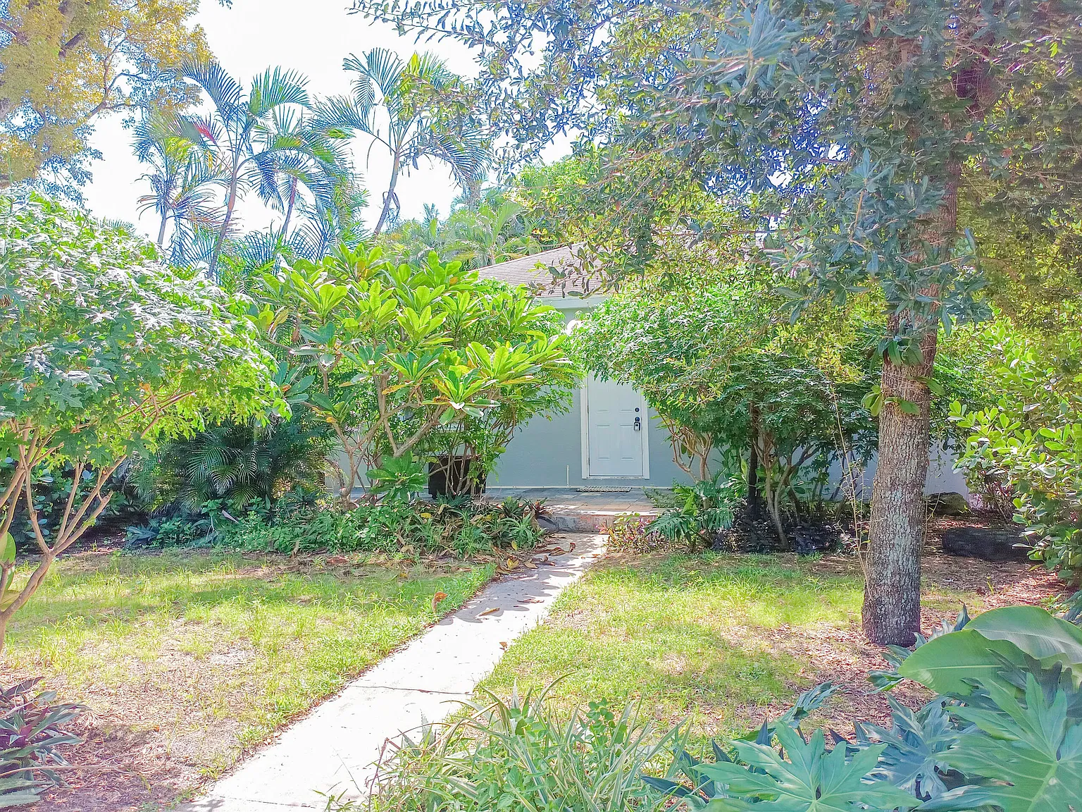 3 bed, 1.0 bath, 1147 sqft, $2,500 — Photo 2