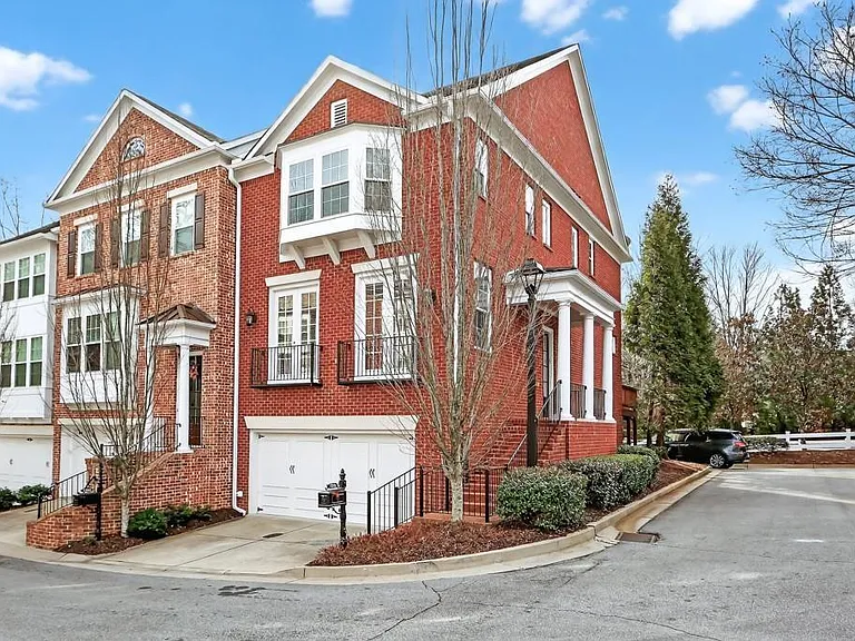 7205 Lowery Oak Dr — Photo 1