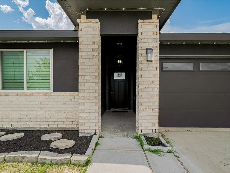 14519 Sweet Water Dr — Photo 4