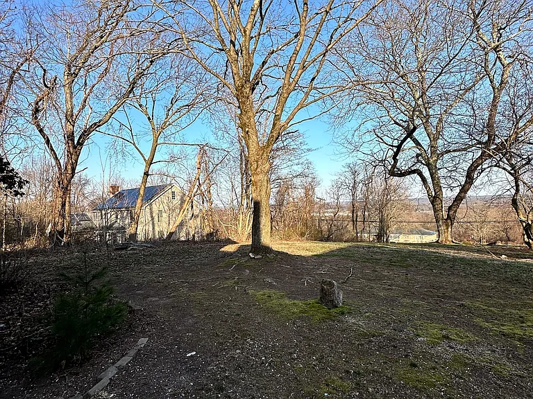 167 Kings Hwy — Photo 23