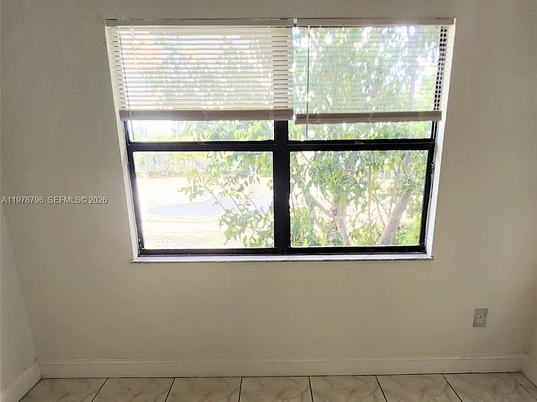 902 NE 209th St #203-40 — Photo 13
