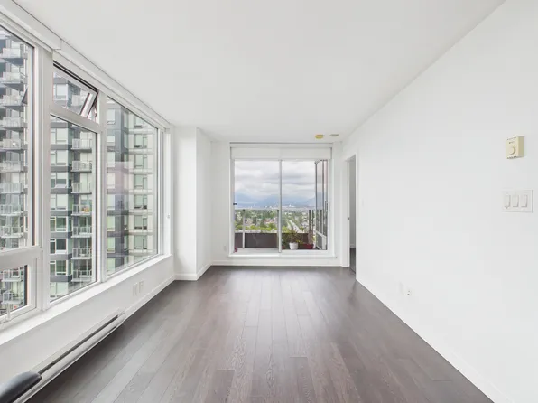 5515 Boundary Rd #2202, Vancouver, BC V5R 0E3