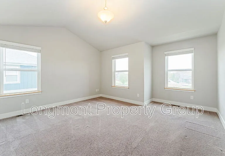 1303 S Oak Ct — Photo 11